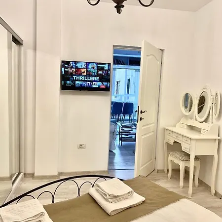 Center Oasis, Universitate * Βουκουρέστι