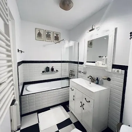 Center Oasis, Universitate דירה בוקרשט