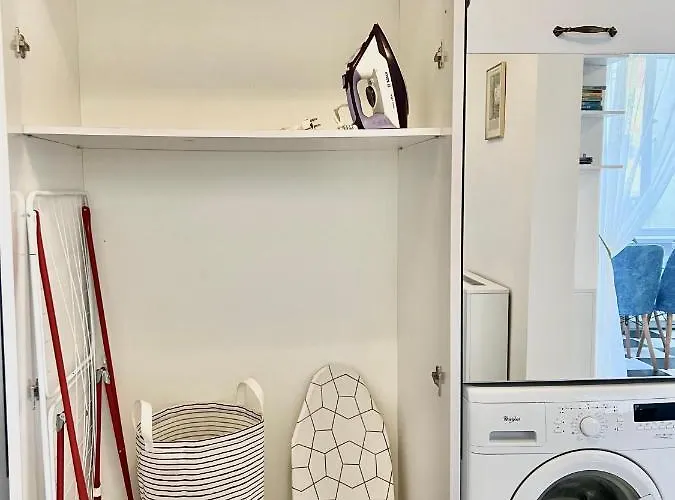 Center Oasis, Universitate Apartman *