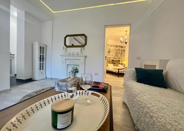 Center Oasis, Universitate Apartman *