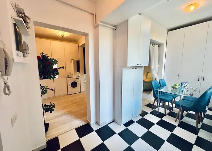 Center Oasis, Universitate * Bukarest