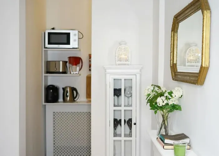 Apartman Center Oasis, Universitate *