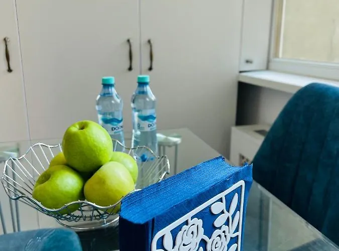 Apartament Center Oasis, Universitate