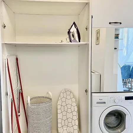 Center Oasis, Universitate Apartman *
