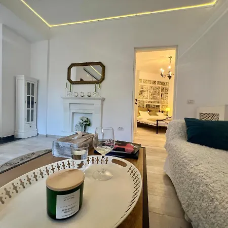 Center Oasis, Universitate Apartman *