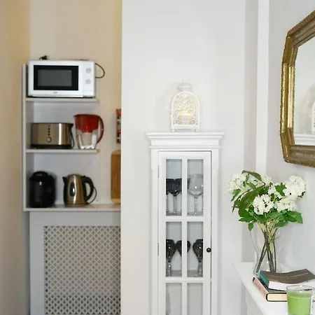 Apartman Center Oasis, Universitate *